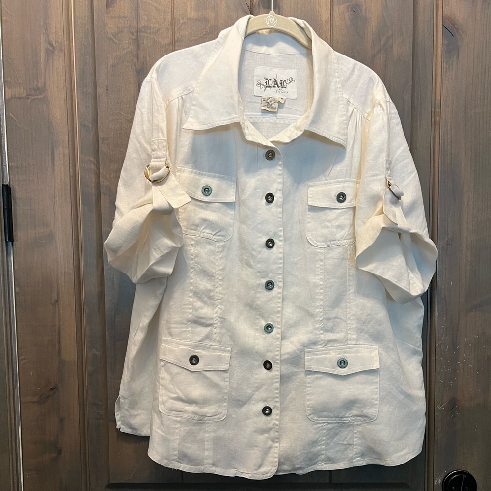 LAL Short Sleeve Lightweight Cream Jacket With Pockets. Size 2X (oversized)